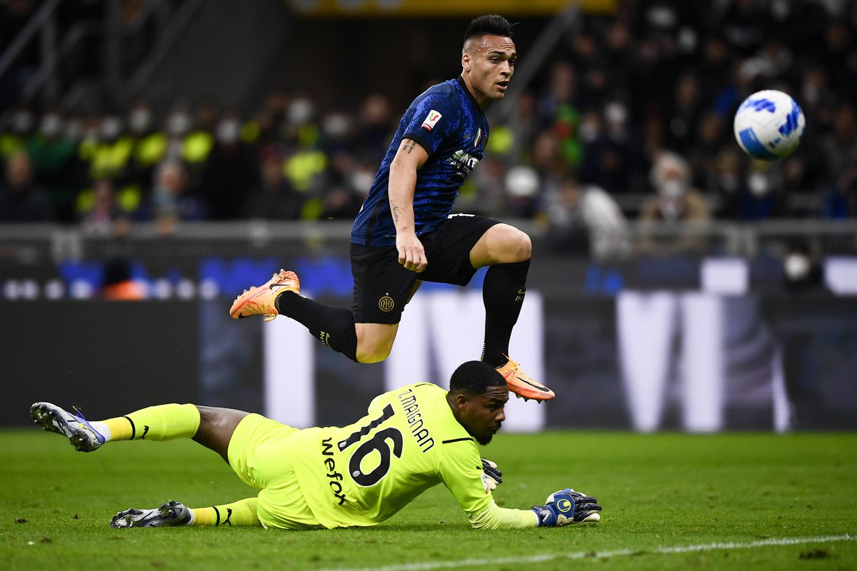 L’Inter ha umiliato il rivale Milan e si è qualificata per la finale di Coppa Italia!