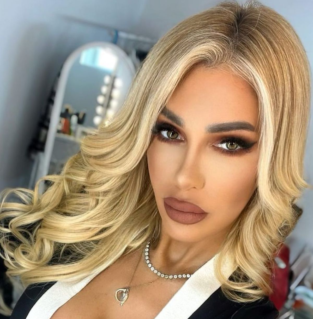 În plin divorț, soția lui Bogdan Vasiliu, rapidistul reținut de DNA, a transmis un mesaj neașteptat: „Mi-am făcut duș, m-am fardat...”