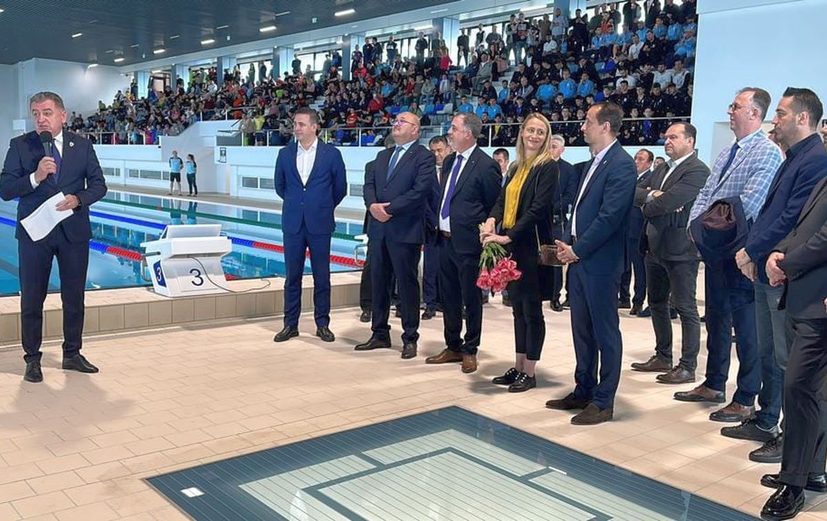Cu o întârziere de 18 luni, bazinul olimpic de 1,7 milioane de euro din România a fost inaugurat astăzi: „Avem o infrastructură de excepție”