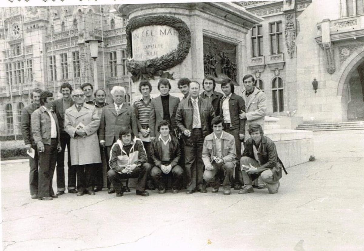 Dezvăluiri controversate în studioul GSP despre un nume important din fotbalul românesc: „Ne dădea cu palma peste fund în baie!”