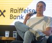 Prezent în cadrul unei conferințe de presă pentru a face public parteneriatul cu Raiffeisen Bank, David Popovici, 18 ani, a povestit că nu se ocupă el de gestionarea banilor și lasă acest lucru pe seama unor persoane de încredere.