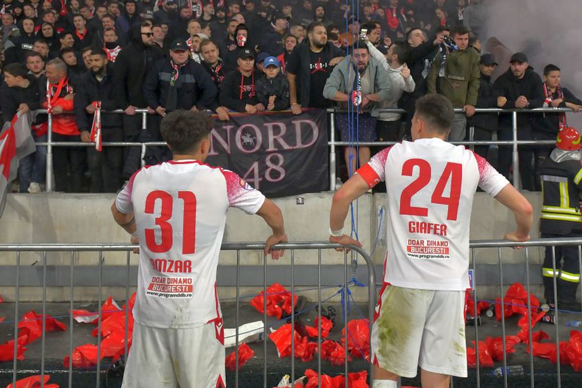 Dinamoviștii au dialogat cu fanii după eșecul din derby / foto: GSP