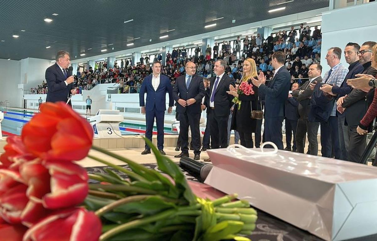 Cu o întârziere de 18 luni, bazinul olimpic de 1,7 milioane de euro din România a fost inaugurat astăzi: „Avem o infrastructură de excepție”