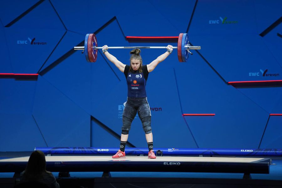 Loredana Toma în acțiune FOTO FR Haltere Fantastică la Erevan: Loredana Toma, 3 medalii de aur! » Al cincilea titlu european la total