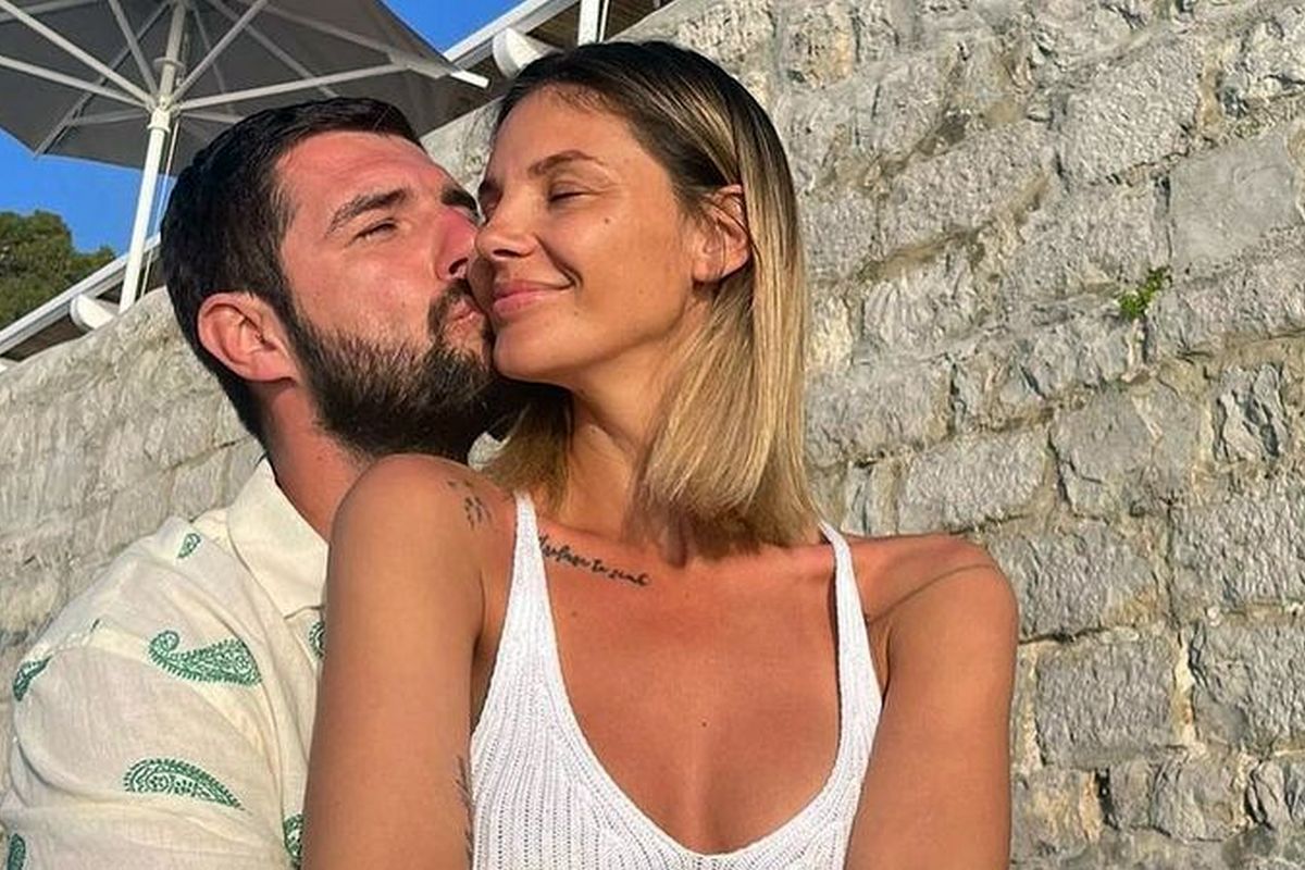 Cătălin Cazacu a reacționat, după ce s-a spus că ar fi fost prins în pat cu amanta și Ramona Olaru l-a părăsit: „E normal să fiu înconjurat de fete frumoase”