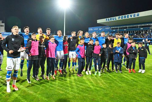 Farul a învins-o pe CFR Cluj, scor 2-0, în runda cu numărul 5 din play-off. Elevii „Regelui” Hagi au sărbătorit alături de suporteri.