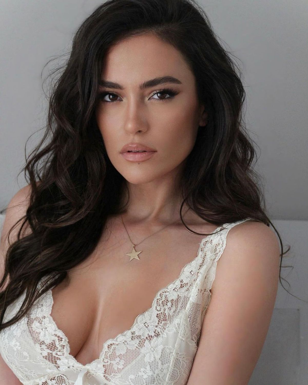 Ea e regina din Est a Champions League » Prezentatoarea TV a emisiunii UCL a dezvăluit clipele grele prin care a trecut