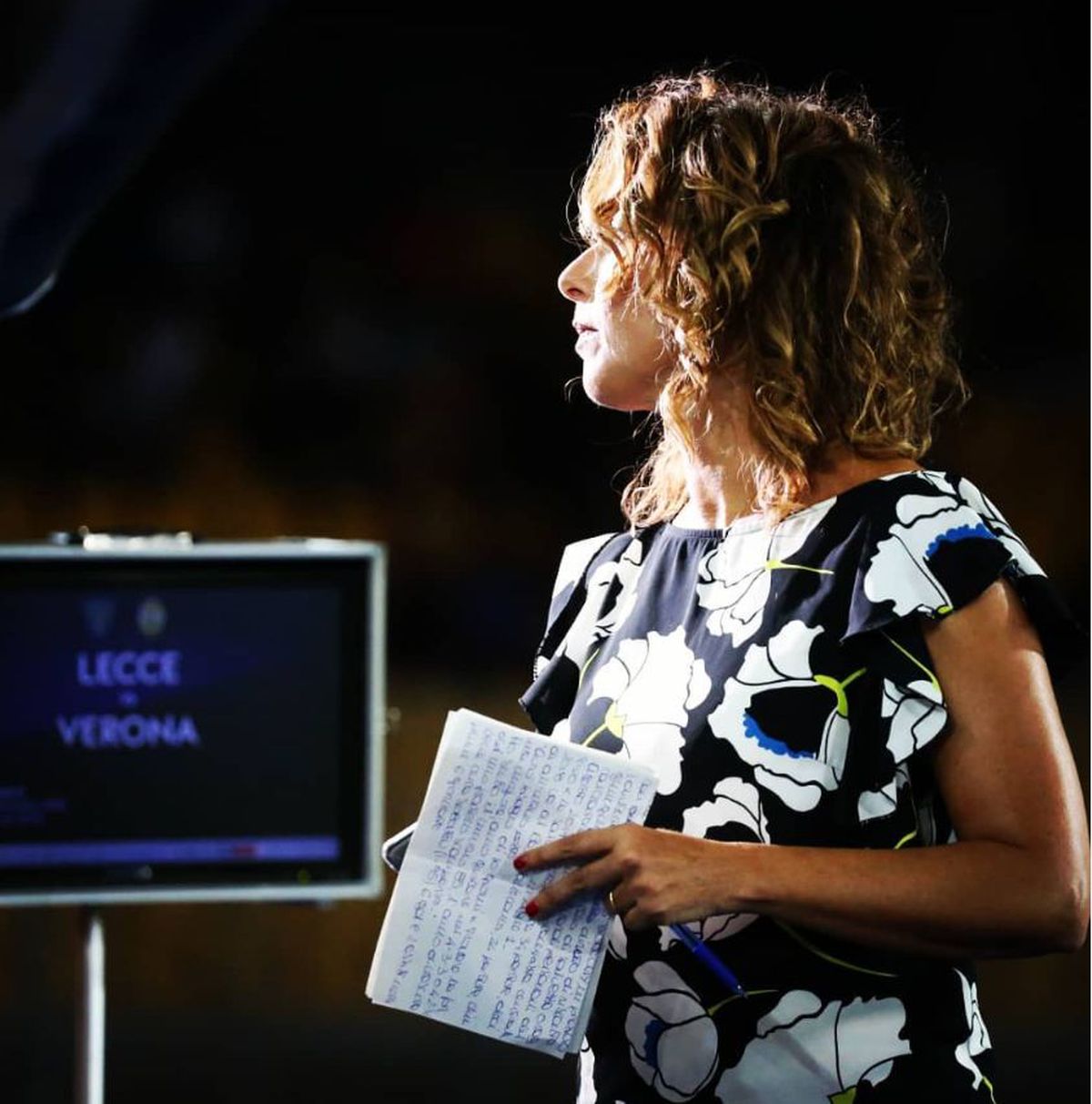 Moment controversat în Conference League » Imediat după gol, antrenorul Fiorentinei a mers în spatele băncii și a sărutat o jurnalistă căsătorită