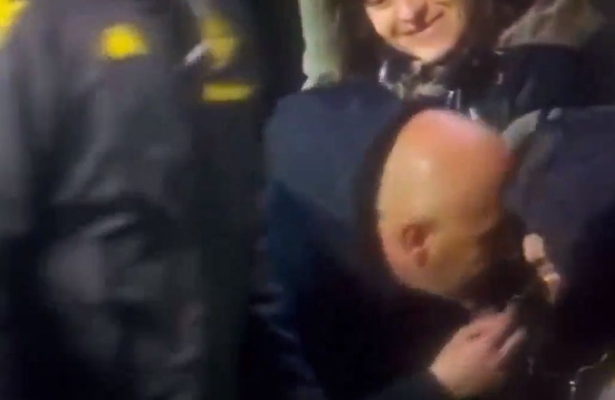 Moment controversat în Conference League » Imediat după gol, antrenorul Fiorentinei a mers în spatele băncii și a sărutat o jurnalistă căsătorită