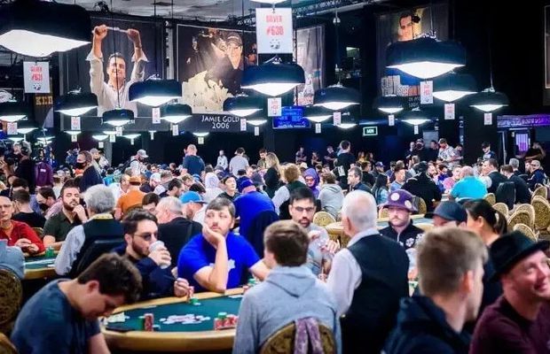 5 EXPLOZII DE NERVI LA MESELE DE POKER