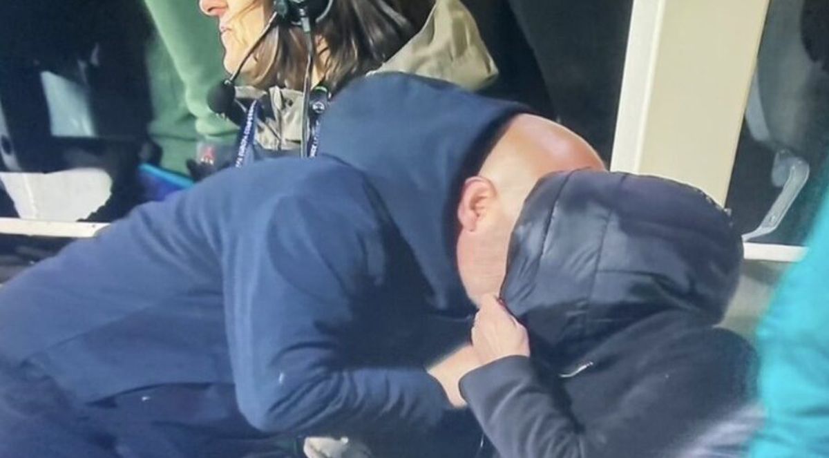 Moment controversat în Conference League » Imediat după gol, antrenorul Fiorentinei a mers în spatele băncii și a sărutat o jurnalistă căsătorită