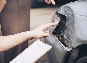 În cât timp primesc banii de la asigurări, în cazul unui accident auto? Află cât de repede îți poți repara mașina