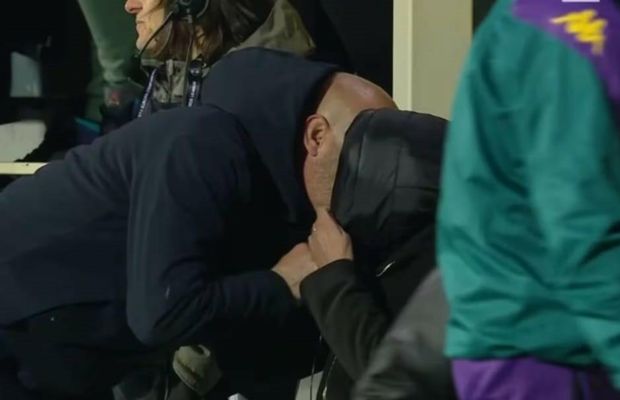 Moment controversat în Conference League » Imediat după gol, antrenorul Fiorentinei a mers în spatele băncii și a sărutat o jurnalistă căsătorită