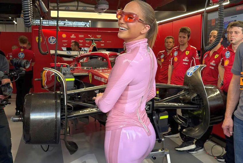 Jennifer Lopez a făcut senzație în boxa Ferrari