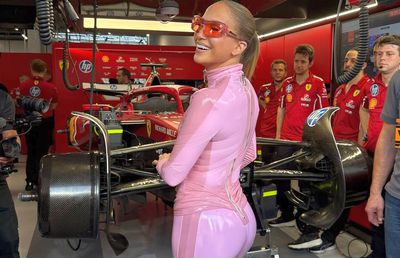 Apariția lui Jennifer Lopez a încins padocul Ferrari, în Arabia Saudită