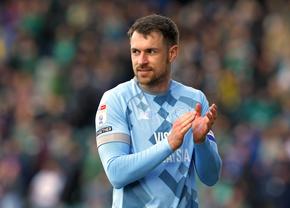 Decizie curioasă în Anglia » Echipa aflată la retrogradare l-a numit antrenor pe mijlocașul Aaron Ramsey, ex-Juventus