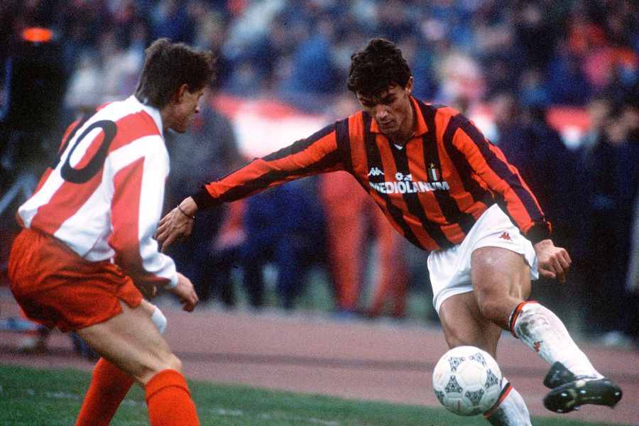 Duel între Paolo Maldini și Dragan Stojkovic în Steaua Roșie Belgrad - Milan pe 10 noiembrie 1988 / Foto: Imago Povestea unui moment controversat din istoria fotbalului: „L-am păcălit pe arbitru, simulând disperarea. După ce-și petrecuse noaptea cu trei modele, ne-a furat un gol!”