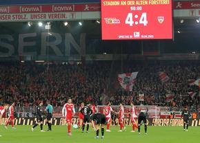 În duelul din Bundesliga era 4-4 încă de la pauză » Neverosimil ce s-a întâmplat la reluare