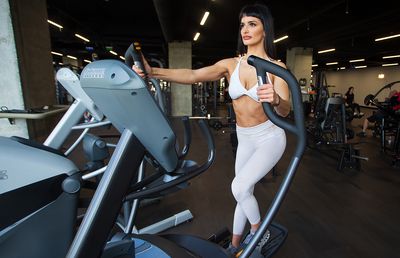 Poliana Matei: „Fă-ți pofta de Paște, dar nu te întinde pe 7 zile” + Cum se antrenează pentru concursul național de Bikini Fitness