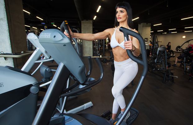 Poliana Matei: „Fă-ți pofta de Paște, dar nu te întinde pe 7 zile” + Cum se antrenează pentru concursul național de Bikini Fitness