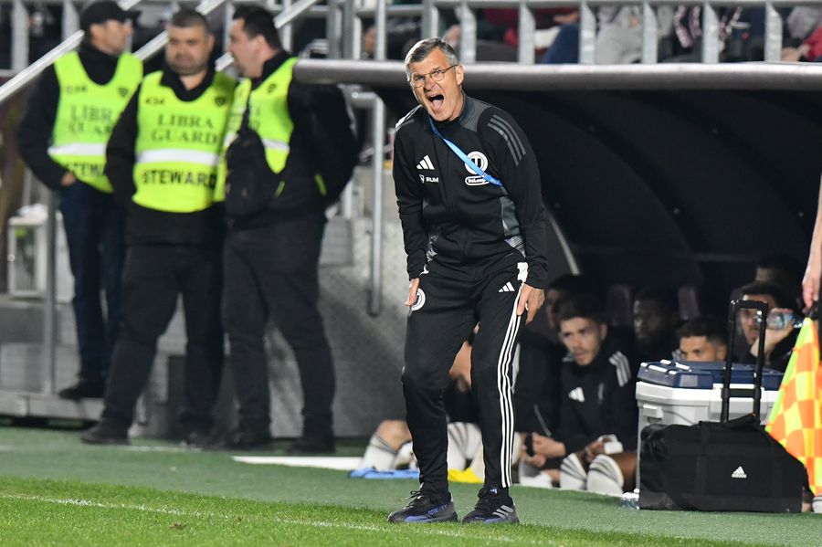 Sabău l-a pus la respect pe Șumudică la meciul de pe Giulești. Foto: Cristi Preda (GSP) Note GSP după Rapid – U Cluj: Sabău l-a umilit pe Șumudică și culege laurii catalogului » Cine a fost repetentul din Giulești