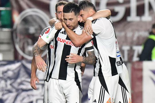 Ovidiu Bic, felicitat după golul cu Rapid/ foto: Cristi Preda (GSP)