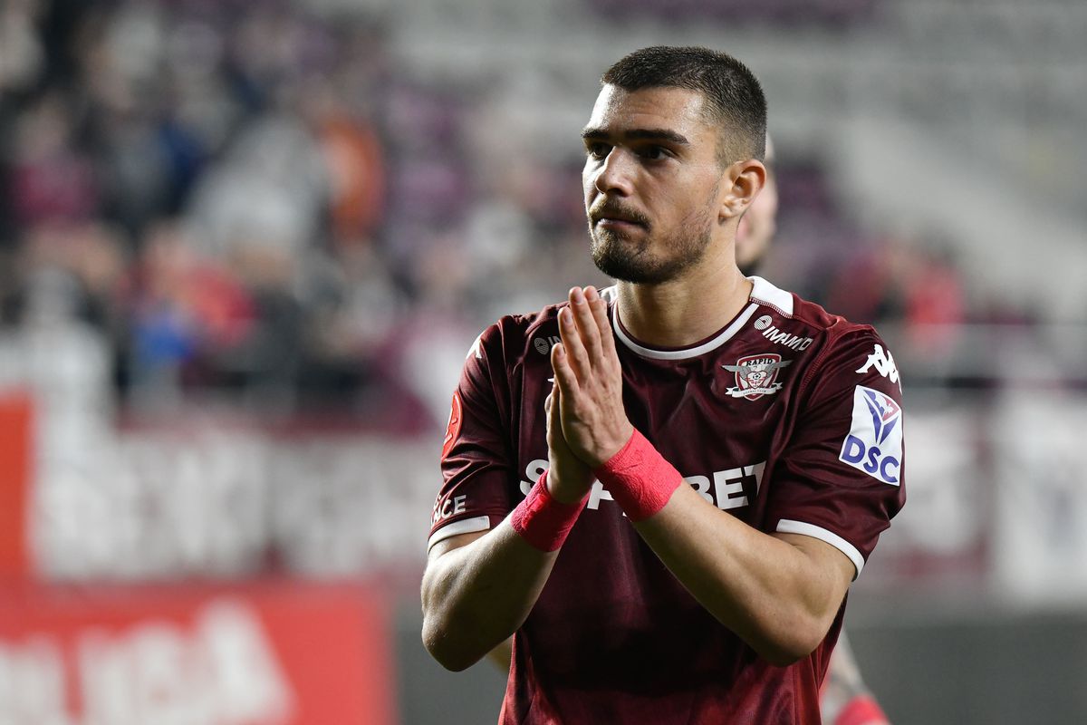 Vedeta Rapidului, subiect de glume: „N-ai voie! Cred că se gândea la interviul de după meci”