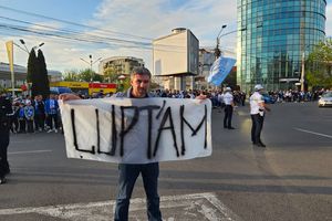 Universitatea Craiova - Rapid, orice pas greșit devine fatal » Echipele de start: Dobre, OUT din primul 11