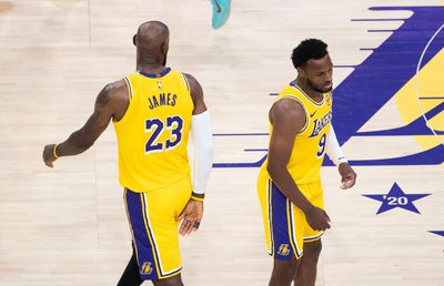 LeBron James și Bronny James au intrat în istorie ca primul duo tată-fiu care a jucat într-un meci de play-off