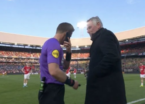 Nemaivăzut: arbitrul Danny Makkelie a primit un telefon în timpul finalei Cupei și s-a dus să răspundă