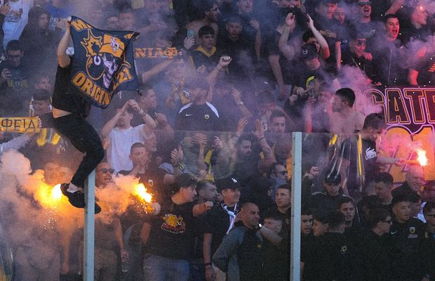 Nebunie înainte de derby-ul de titlu din Grecia: mii de fani la antrenament » Scene incredibile sub ochii lui Răzvan Marin