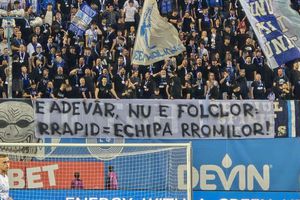 Rasism în văzul lumii. Mesaje uriașe afișate unul după altul de olteni, fără nicio problemă