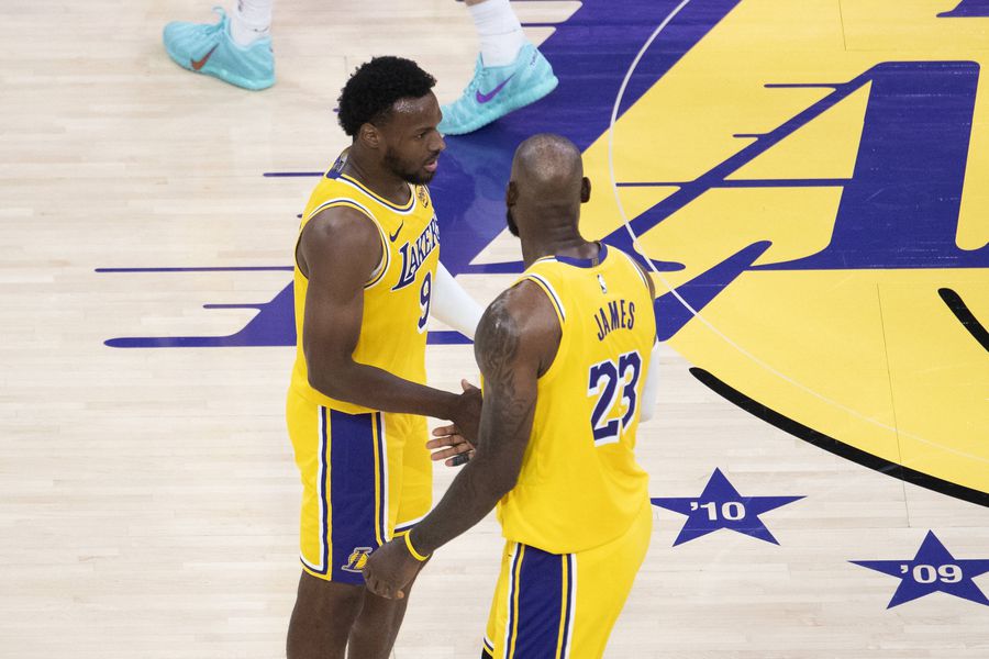 LeBron James și Bronny James au intrat în istorie ca primul duo tată-fiu care a jucat într-un meci de play-off