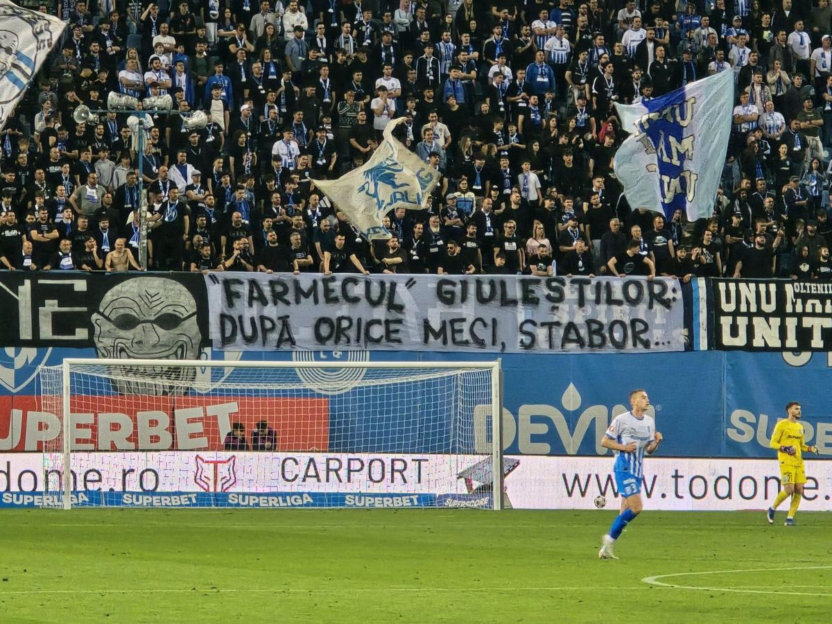 Mesaje afișate unul după altul de olteni, în meciul cu Rapid