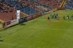Fază controversată în ultimul meci al rundei din play-off-ul Ligii 2 » Arbitrii au trecut cu vederea un henț în careu