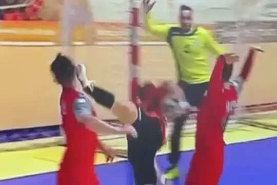 Accidentare horror pentru un jucător de la Steaua! Foto: captură TVR