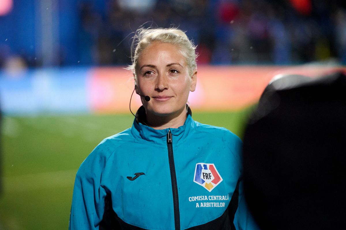Alina Peșu debutează oficial la un meci din Liga 1! Povestea specială a arbitrei din Craiova: „Când eram mică jucam fotbal non-stop și spărgeam geamurile”