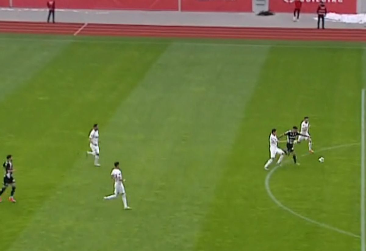 Assist al portarului în SuperLigă! Cum s-a transformat în pasă decisivă degajarea de pe 6 metri