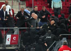 Scene violente după AZ Alkmaar - West Ham » Ultrașii olandezi s-au dus în sectorul în care jucătorii englezi sărbătoreau alături de familii