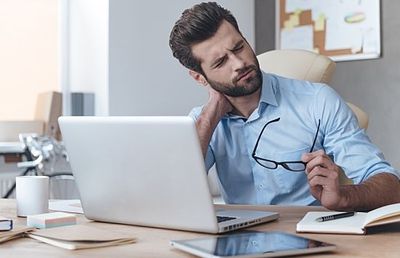 Beneficiile scaunelor ergonomice: Cum îți poate îmbunătăți sănătatea și confortul la birou