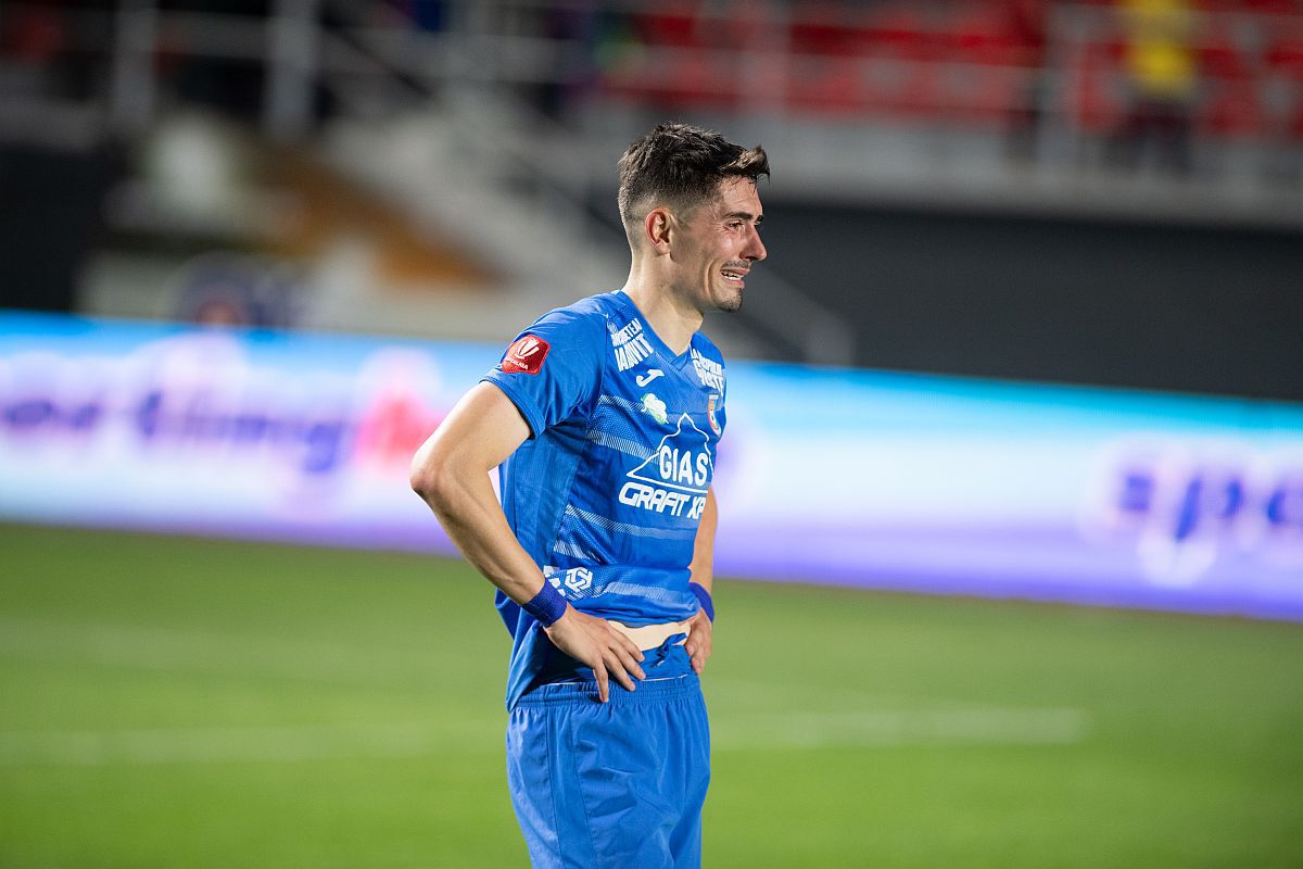 Epilogul luptei pentru salvarea de la retrogradare » Imaginile durerii la Târgoviște: jucătorii Chindiei, în lacrimi + Sărbătoare la FC Argeș