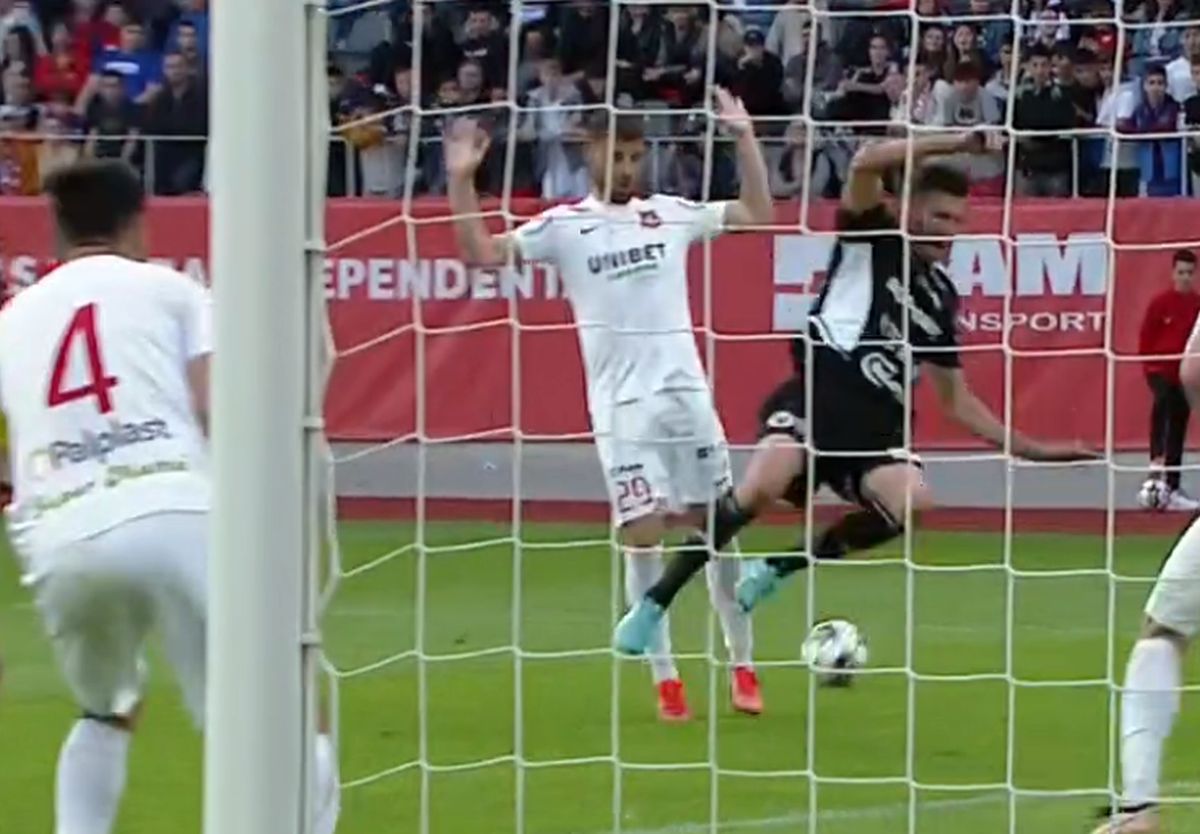 Meci decis în Liga 1 de un penalty bizar: „N-am văzut că i-a pus piedică! Dar nefiind VAR...”