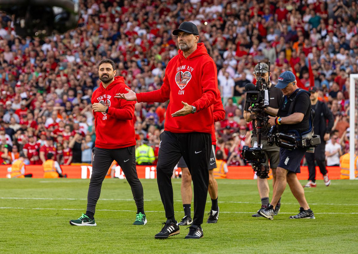 Momente fabuloase pe Anfield! » Jurgen Klopp a început să scandeze la microfon numele noului antrenor al lui Liverpool, după discursul de adio