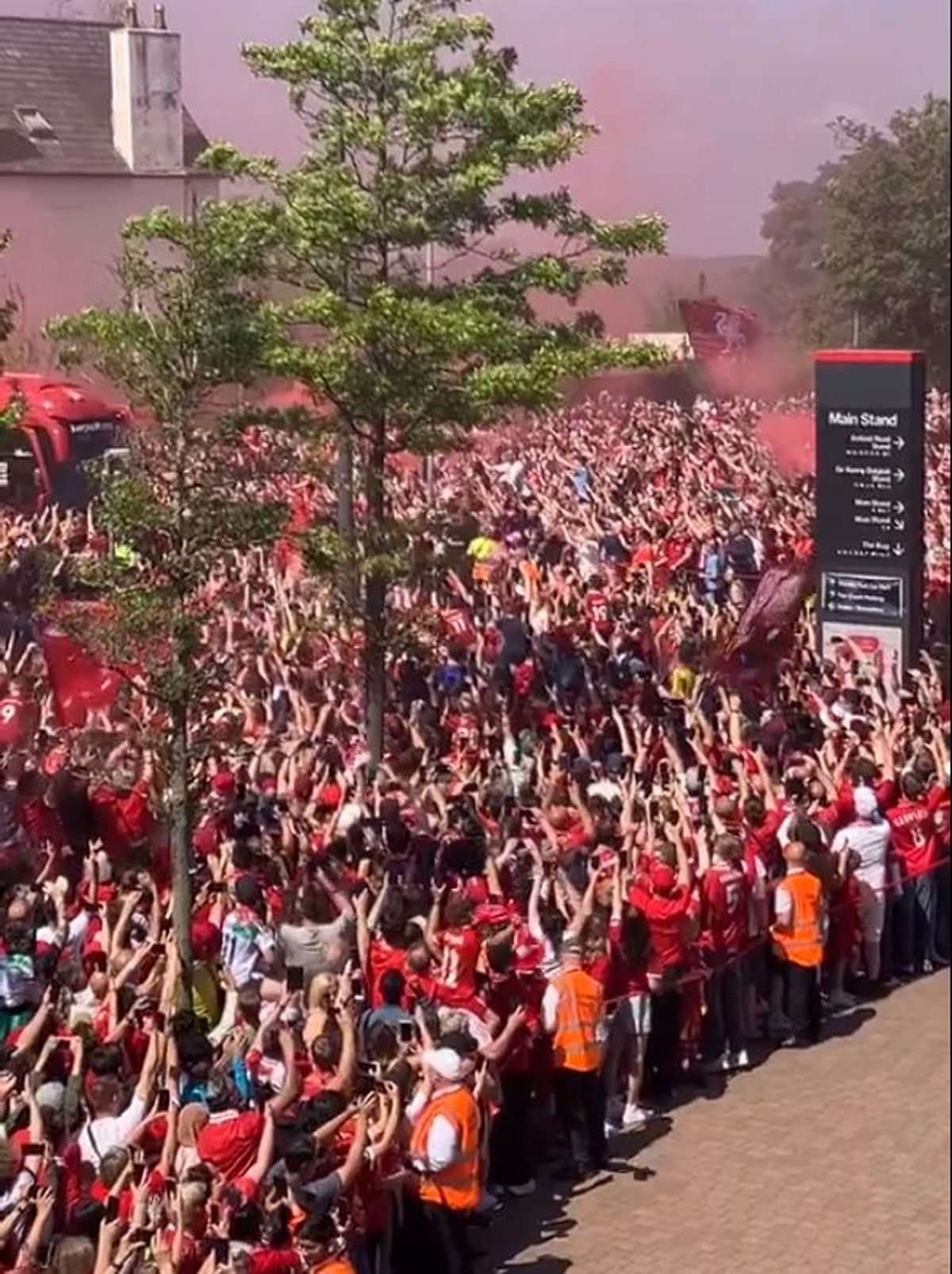 Momente fabuloase pe Anfield! » Jurgen Klopp a început să scandeze la microfon numele noului antrenor al lui Liverpool, după discursul de adio