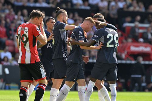 Radu Drăgușin (22 de ani) a fost integralist la Tottenham în victoria 3-0 de pe terenul lui Sheffield United, din ultima rundă a sezonului de Premier League. Internaționalul român a fost în nota echipei/ foto Imago Images