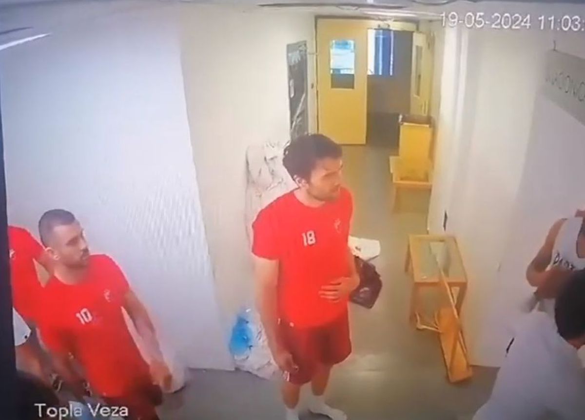 Scene scandaloase înaintea derby-ului de diseară » Jucătorii s-au luat la bătaie la vestiare! Se cere intervenția Ministerului de Interne: „Vătămare corporală gravă!