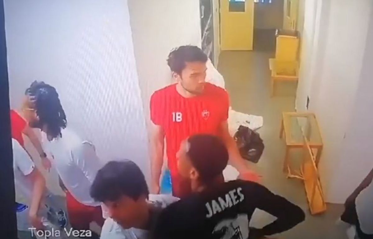 Scene scandaloase înaintea derby-ului de diseară » Jucătorii s-au luat la bătaie la vestiare! Se cere intervenția Ministerului de Interne: „Vătămare corporală gravă!