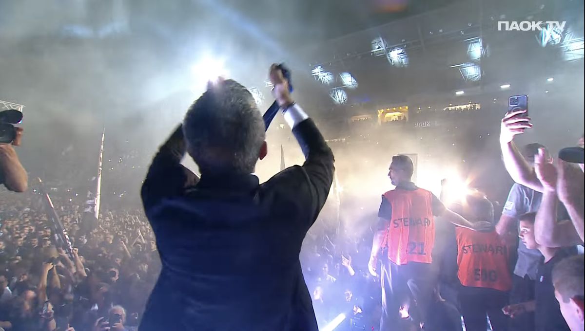 Imagini COPLEȘITOARE de pe Toumba, de la petrecerea de titlu a lui PAOK » Mircea Lucescu, alături de Răzvan