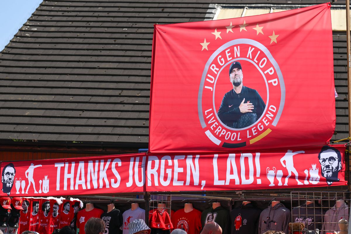 Un stadion pentru Jurgen Klopp! Fanii lui Liverpool, scenografie emoționantă, la despărțirea de antrenor. Germanul, în lacrimi