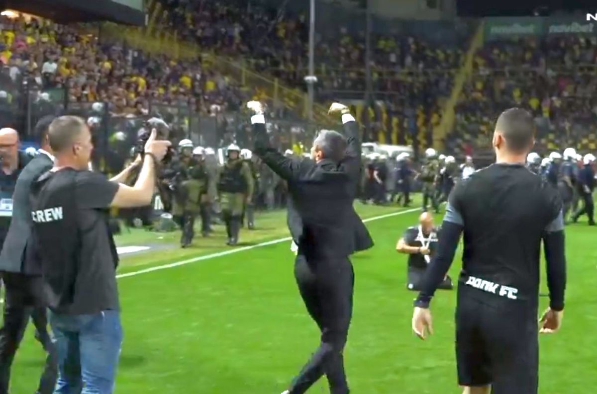 Ce performanță pentru Răzvan Lucescu! CAMPION cu PAOK pentru a doua oară » Haos pe gazon la final, au intrat scutierii!